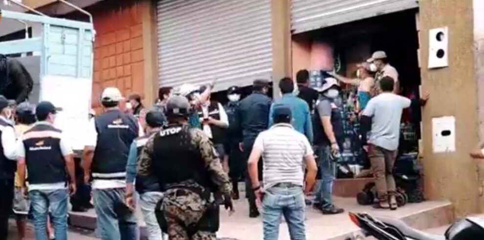 Decomiso de bebidas alcohólicas en el mercado Campesino
