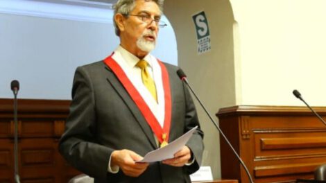 Francisco Sagasti toma las riendas del Perú tras varios días de conflicto interno