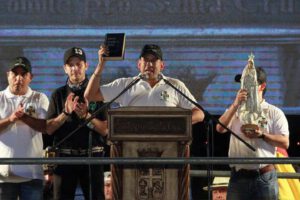 Luis Fernando Camacho convocando a un cabildo en Santa Cruz en 2019