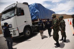 Incautación de camiones con carga ilegal en la frontera con Chile