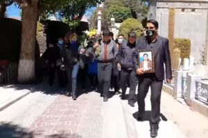 Evo Morales visita la tumba de su hermana Esther