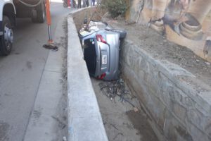 Conductor se dio a la fuga tras encunetar su vehículo en la avenida Panamericana