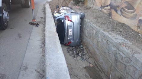 Conductor se dio a la fuga tras encunetar su vehículo en la avenida Panamericana