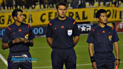 Gery Vargas árbitro en el partido Oruro Royal frente a Sur-Car