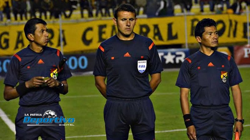 Gery Vargas árbitro en el partido Oruro Royal frente a Sur-Car