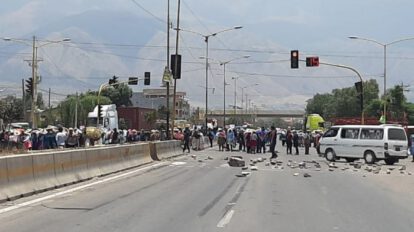 Bloqueo en Sipe Sipe por demandas de padres de familia