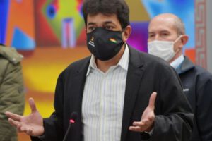 El exministro Víctor Hugo Zamora tiene alerta migratoria por corrupción