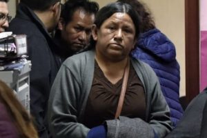 Nemesia Achacollo en libertad tras levantamiento de detención domiciliaria