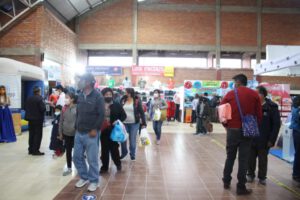 Familias orureñas visitan la feria de Expoteco Emprendedor 2020
