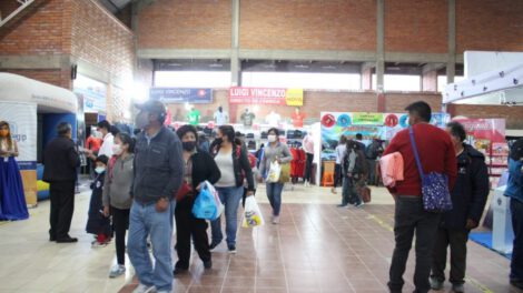 Familias orureñas visitan la feria de Expoteco Emprendedor 2020