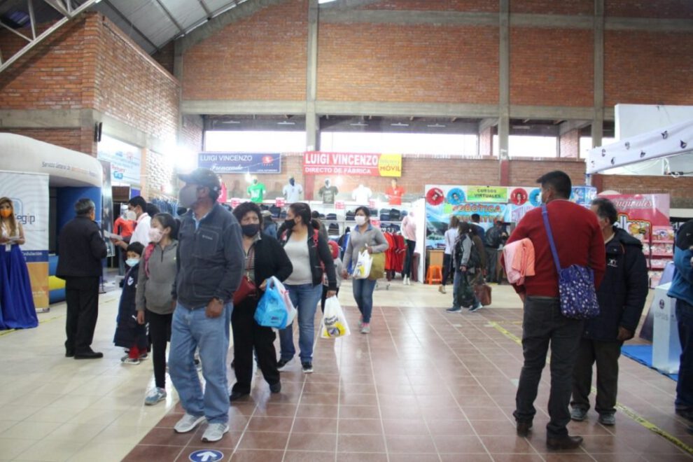 Familias orureñas visitan la feria de Expoteco Emprendedor 2020