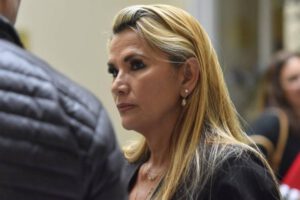 Ley de Prórroga Excepcional de Autoridades en mensaje de Jeanine Añez a Luis Arce