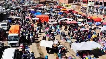Vacuna Covid-19 en la feria Villa Dolores ciudad de El Alto