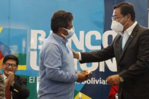 Bono contra el hambre entregado por Luis Arce