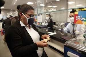 Atención en cajas para el Bono Contra el Hambre