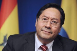 Luis Arce regresa a Bolivia tras un control médico favorable