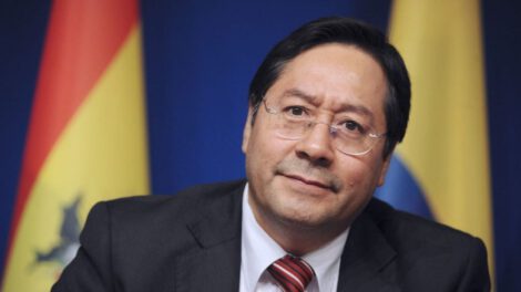Luis Arce regresa a Bolivia tras un control médico favorable