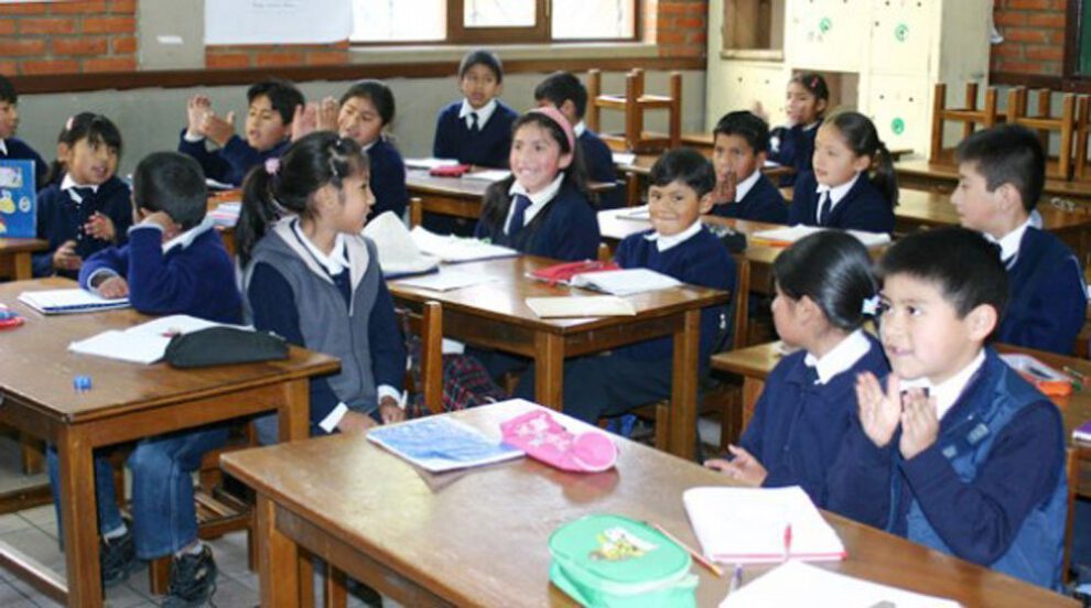 Inicio de clases semipresenciales en Bolivia