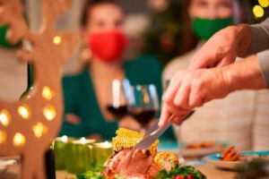 OMS recomienda utilizar barbijos en reuniones familiares de fin de año