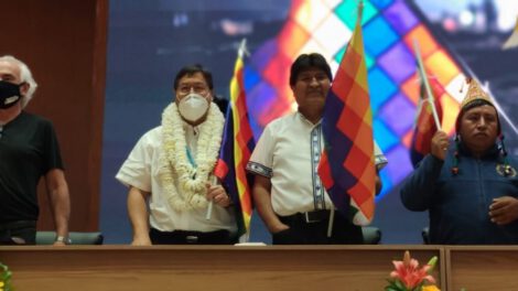 Uso de hierbas para combatir la pandemia por Luis Arce