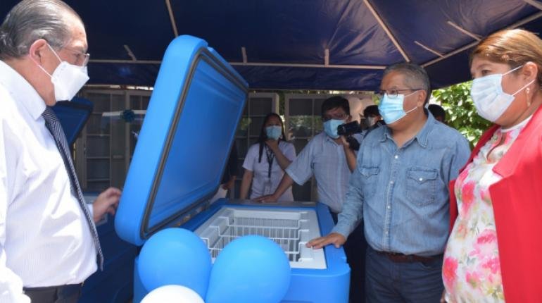 Covid-19 en Bolivia: Ministerio de Salud entrega equipos para vacunación