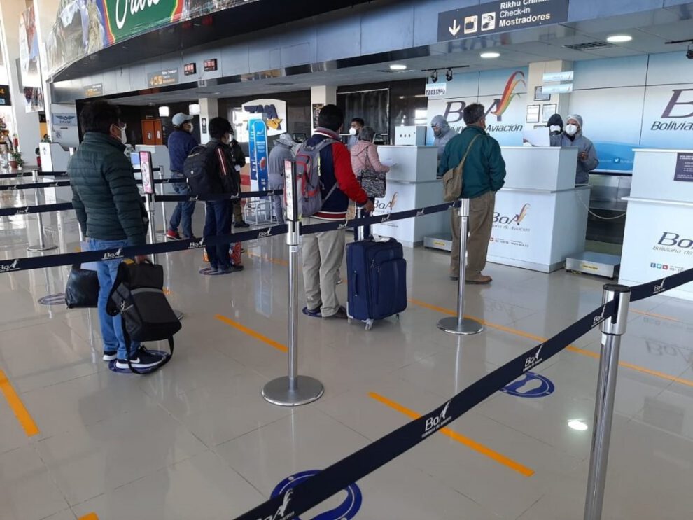 Restricción de vuelos en Bolivia por nueva cepa del coronavirus