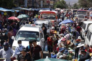 Mercados abarrotados en Cochabamba