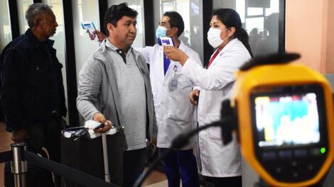 Control en el aeropuerto Jorge Wilstermann de Cochabamba por casos de Covid-19 en vuelo desde España