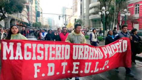 Magisterio Urbano de La Paz apoya a médicos con paro de 24 horas