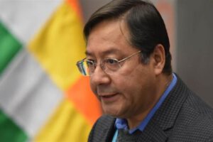 Luis Arce Catacora felicita al pueblo boliviano por Año Nuevo y gestiona la vacuna Sputnik V