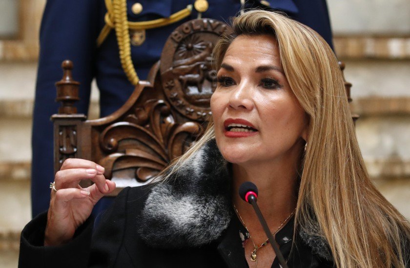 Áñez cuestiona denuncia de Evo sobre la campaña político-mediática contra la Sputnik V