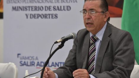 Ministro de Salud y Deportes, Édgar Pozo Valdivia, defiende la Sputnik V
