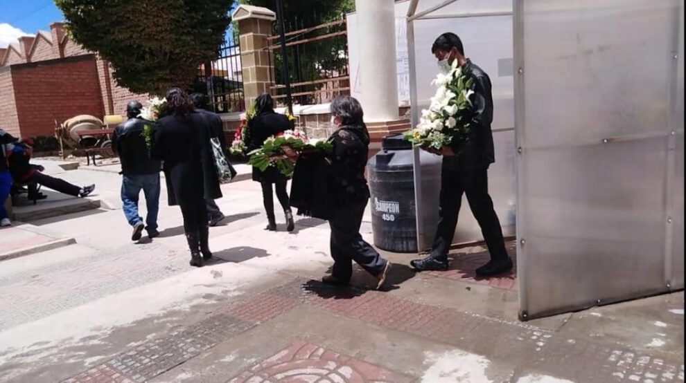 Cremación por Covid-19 en Oruro