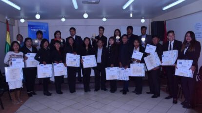 Reconocimiento a institutos técnicos en Oruro por su participación en competencia nacional