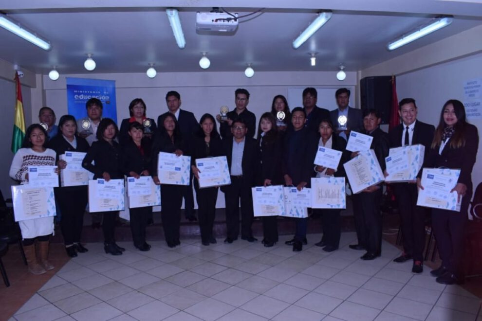 Reconocimiento a institutos técnicos en Oruro por su participación en competencia nacional