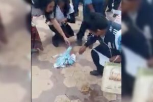 Queman barbijos en Quillacollo asegurando que el Covid-19 no existe