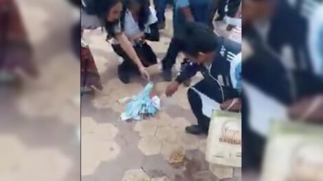 Queman barbijos en Quillacollo asegurando que el Covid-19 no existe
