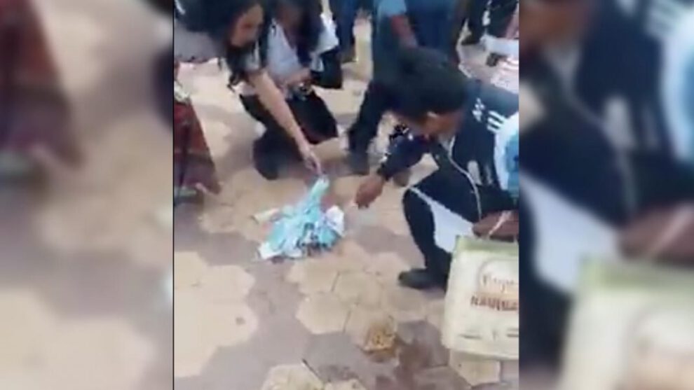 Queman barbijos en Quillacollo asegurando que el Covid-19 no existe