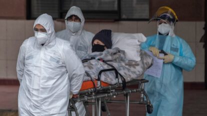 Covid-19 en Chile: 820 personas hospitalizadas en unidades de cuidados intensivos