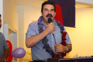 Manfred Reyes Villa internado por Covid-19