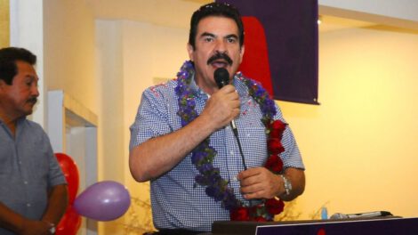 Manfred Reyes Villa internado por Covid-19