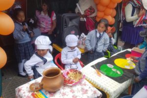 Estudiantes explican la importancia de una alimentación sana