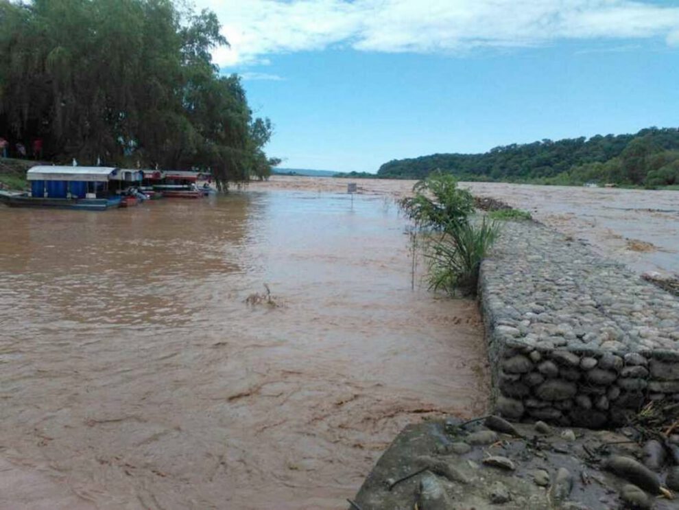 gomones ilegales en el río Bermejo