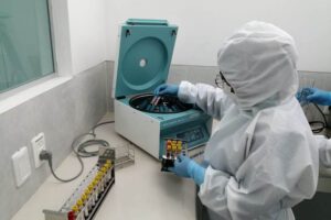 Laboratorios privados de Cochabamba al borde del colapso por alta demanda de pruebas de Covid-19