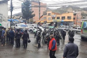 Intento de toma de instituciones por parte de militantes del MAS