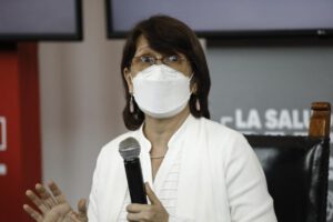 La ministra de Salud de Perú, Pilar Mazzeti en conferencia de prensa sobre la variante británica Covid-19