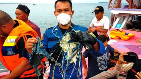 Desaparición avión Boeing 737 en Yakarta