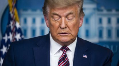 Donald Trump inspecciona el muro fronterizo con México