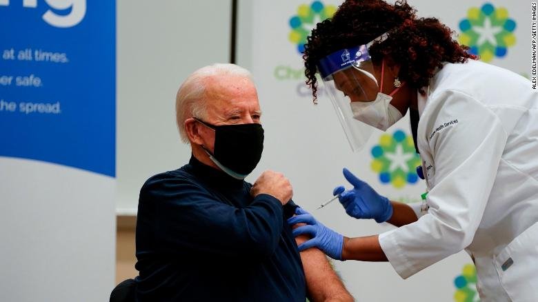 Joe Biden vacuna Covid-19