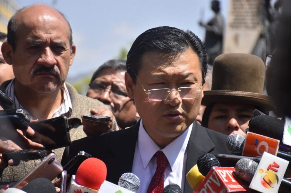 Chi Hyun Chung propone dar bastón policial a choferes